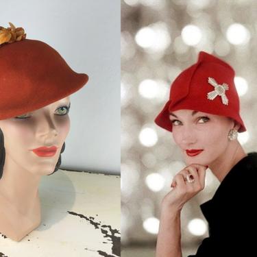 The Girls Were Off Abroad - Vintage 1950s Ivory Cream Wool Felt Caplet Hat 