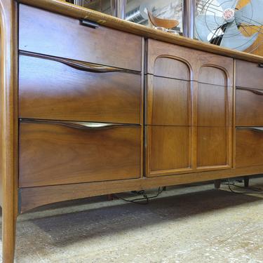 Mid Century Modern Kroehler Walnut Dresser 