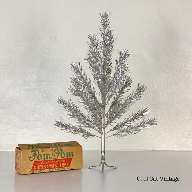 Fremmedgørelse Bourgogne Supermarked 3Ft Aluminum Pom Pom Christmas Tree by Star Band Company INC., Circa 1950s  - FREE SHIPPING by CoolCatVintagePA from Cool Cat Vintage of York, PA |  ATTIC