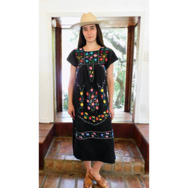 Mexican Dress // vintage sun Mexican hand embroidered floral 70s boho hippie cotton hippy black maxi midi // XS/S 