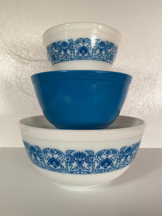 Vintage Pyrex Blue discount Horizon Cinderella Bowls