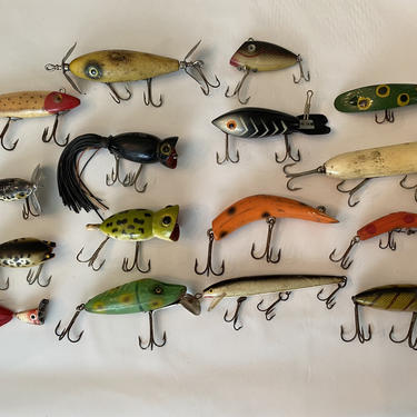 Lot of 16 Vintage Fishing Lures, Deborah's Antiques