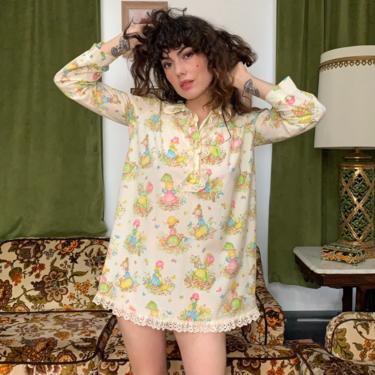 70’s NOVELTY PRINT NIGHTIE - long sleeves - lace trim - small 