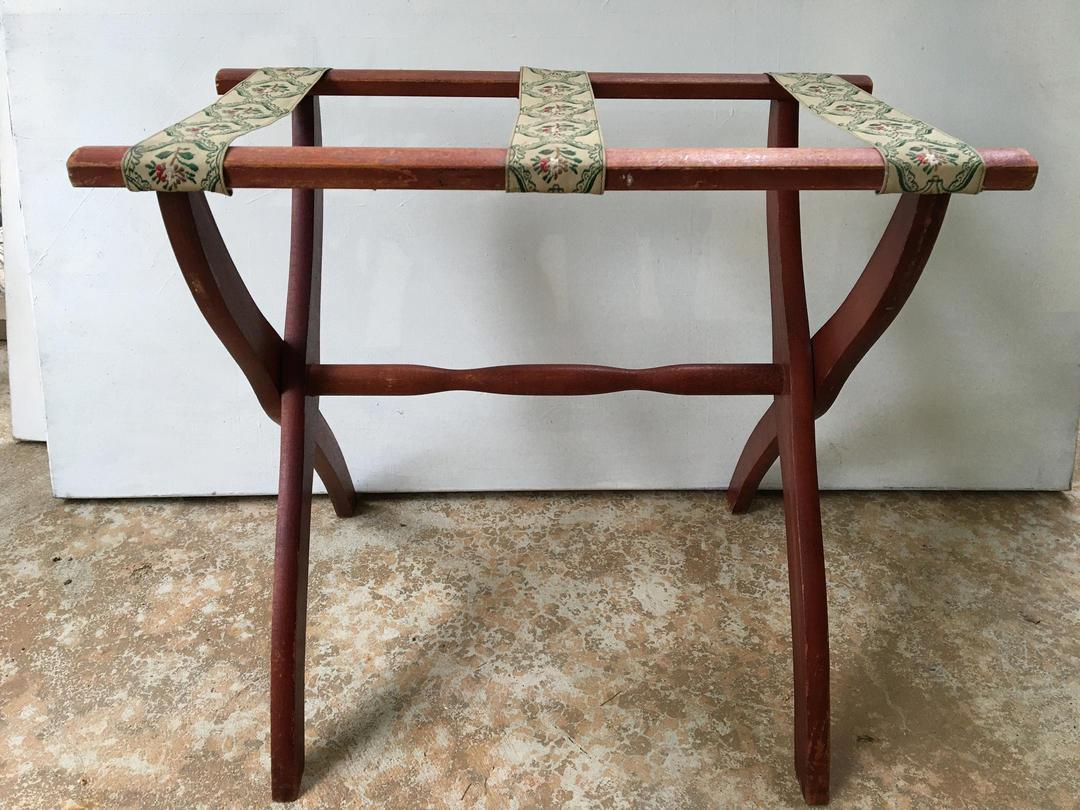 5 popular Vintage Scheibe Green Wooden Luggage Suitcase Folding Rack Stand Tapestry