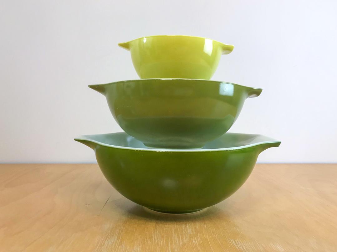 Pyrex Verde Cinderella Mixing Bowls, Avocado Green, 2.5 Quart, 4 Quart,  443, 444, 1970's Kitchen 