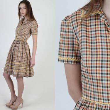 Autumn Plaid Knee Length Dress / Vintage 1950s Autumnal Checker Print Dress / 50s Womens Country Fair Ric Rac Mini Dress 