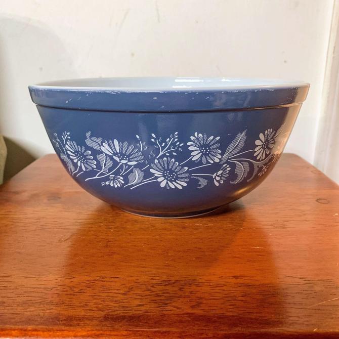 Pyrex colonial high quality mist 403 bowl excellent condition!