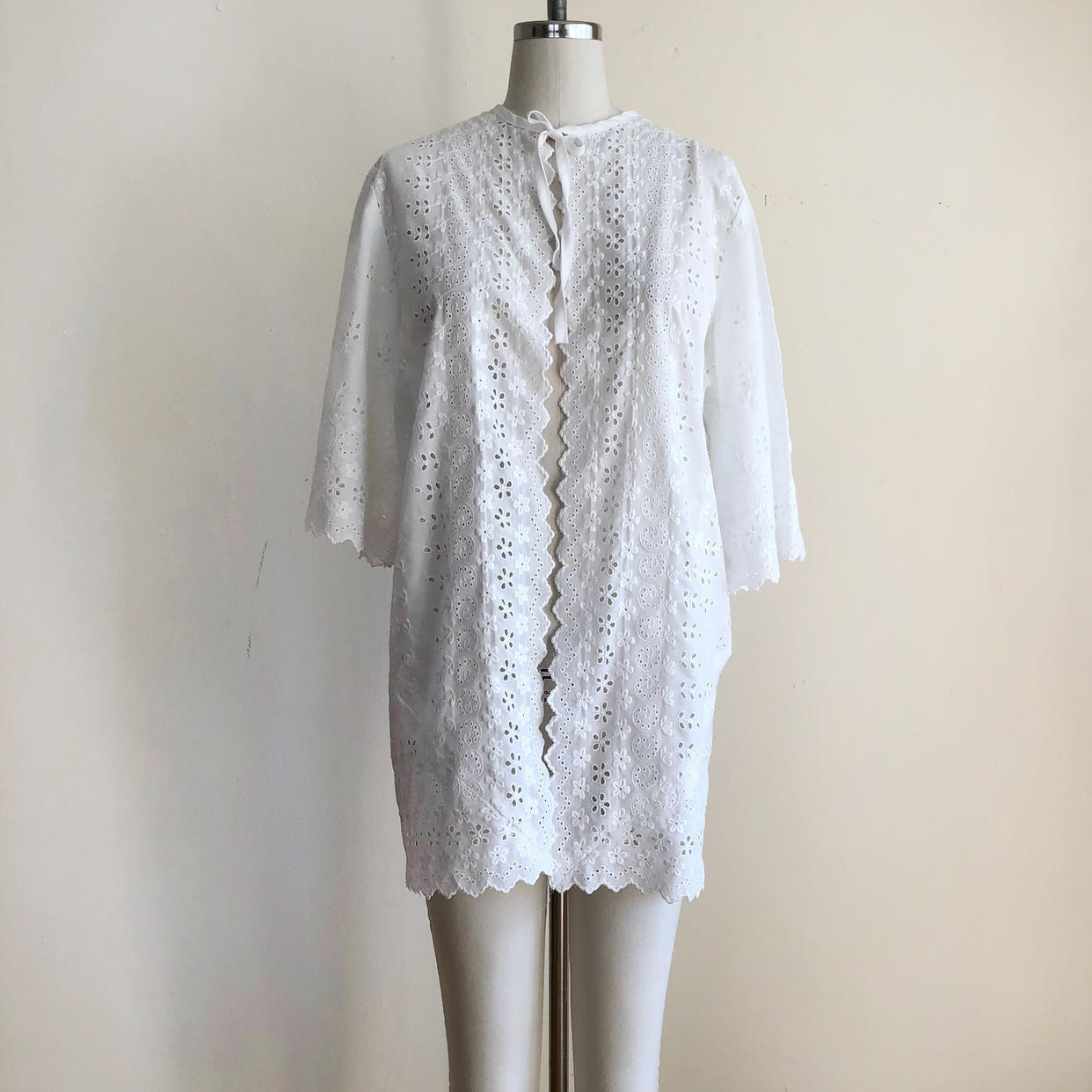 White Eyelet Cover-Up/Robe - 1980s | Logan's Clothing - Philadelphia ...