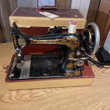 1905 Singer 27 "Sphinx" Sewing Machine in Working Condition