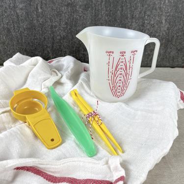 Tupperware plastic wet/dry measuring cup #860 - vintage