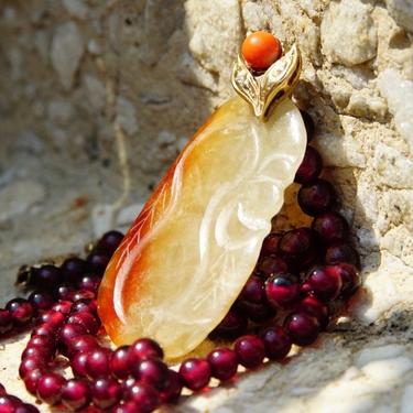 Vintage 14K Gold Carved Orange/White Jade Garnet Bead Pendant Necklace, Dark Purple Garnet Beads, 14K Filigree Clasp & Pendant Bail, 19&quot; L 