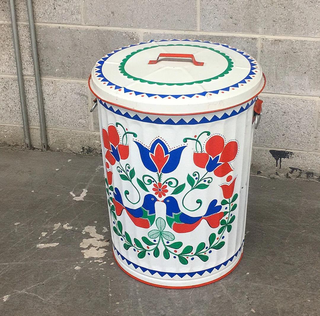 Small Trash Can with Lid Large detailed vintage color political