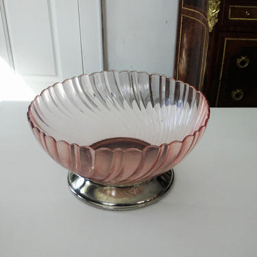 VINTAGE Arcroc Serving Bowl Rosaline Swirl Pink Glass with Metal Base made in France 