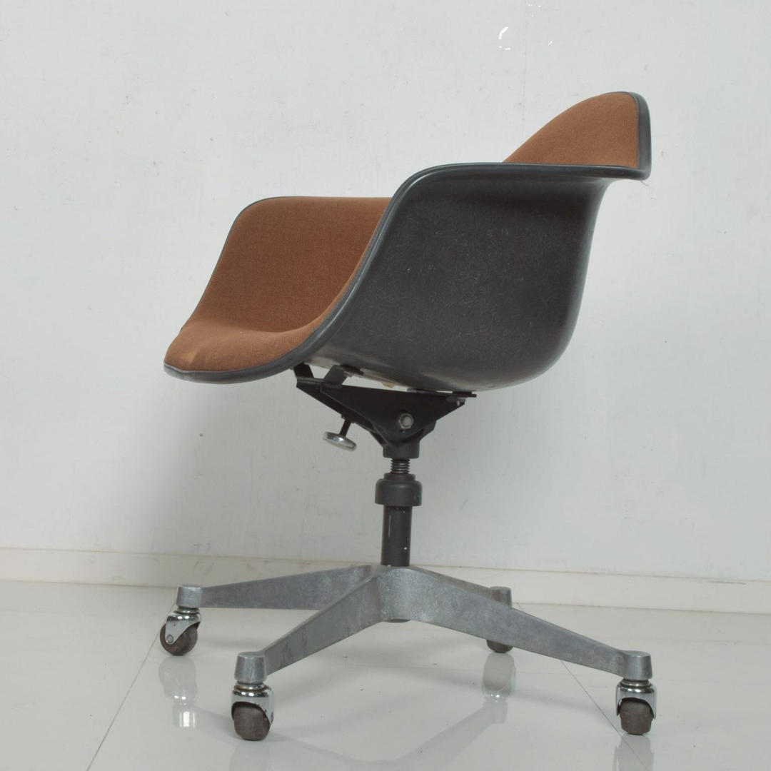 Herman Miller Eames Bucket Office Chair with Casters Mid Century
