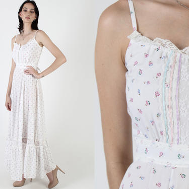 White Calico Floral Maxi Dress / Long Countrycore Style Dress / 70s Barn Cottagecore Wedding / Thin Shoulder Strap Peasant Prairie Dress 