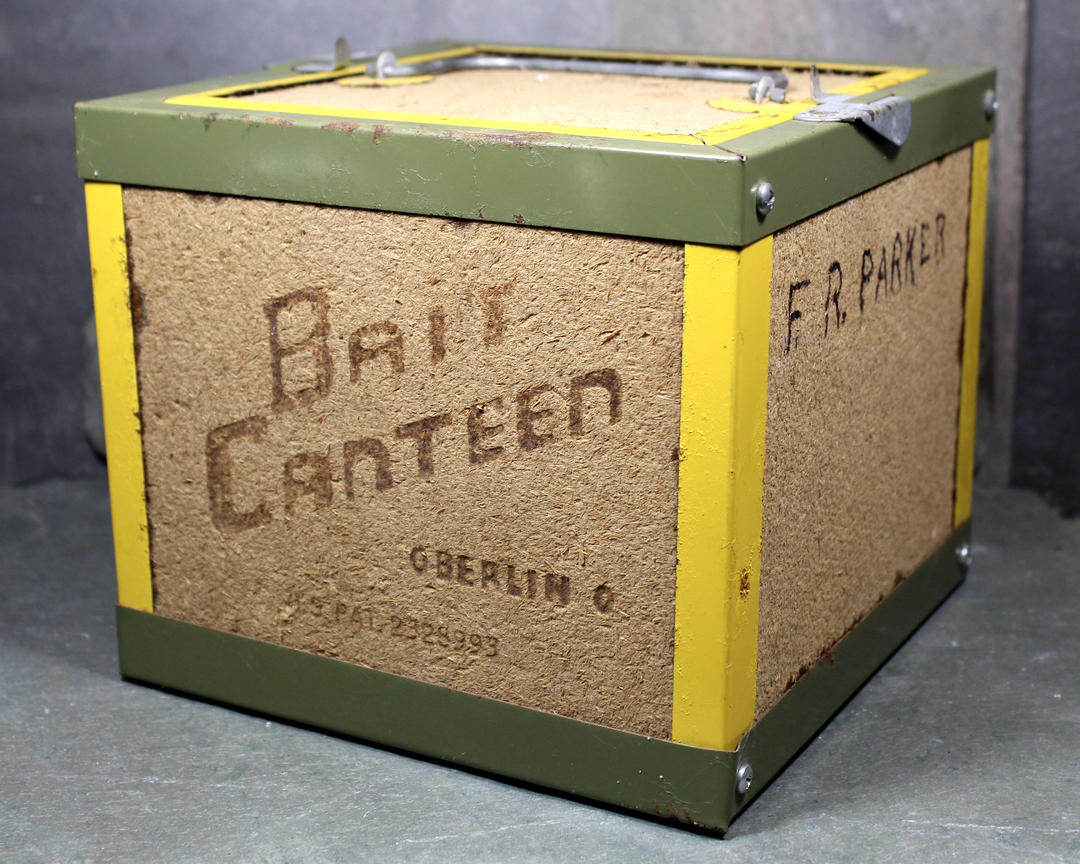 Oberlin Bait Canteen - Vintage Fishing Bait Box - Worm, Bixley