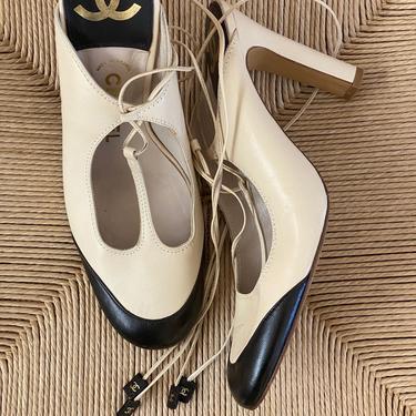 MANOLO BLAHNIK Size 8.5 Beige Patent Leather Mary Jane Brogue Pumps at  1stDibs