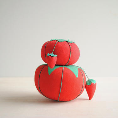 Vintage Tomato Pincushion Set, Sewing Pincushion, Vintage Pin Cushion 
