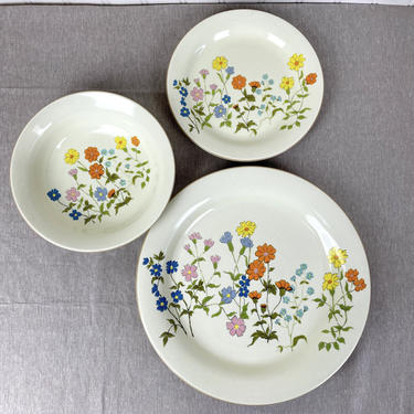 Mikasa Sunny Path china - 3 pieces - 1970s vintage floral china 