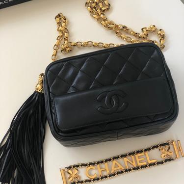 Vintage CHANEL CC Logo Matelasse Quilted Black Patent Leather Chain  CROSSBODY Camera Bag Clutch Purse Bag with fringe tassel