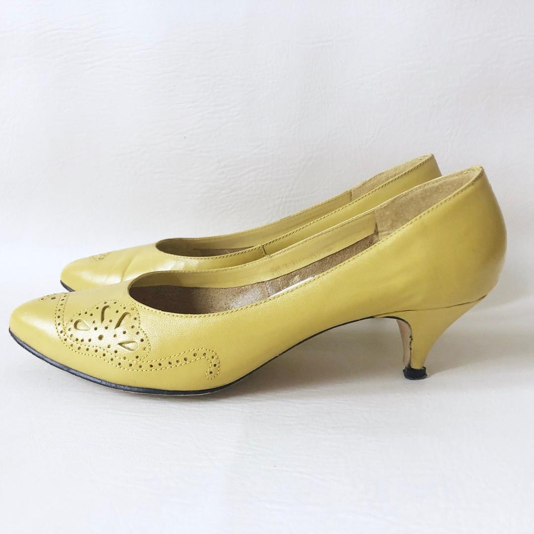 Vintage 50s lemon yellow kitten heel shoes/ mellow yellow lace