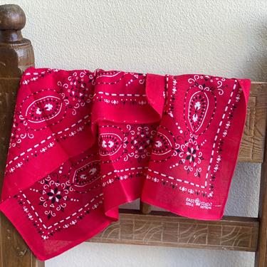 Vintage Red Bandana / Color Fast Trunk Up / 1950's 1960's Red Handkerchief / Red Hankey / Red Bandana / Elephant Bandanna 