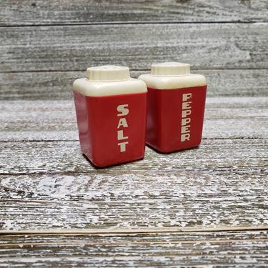 Vintage Lustro-Ware Salt and Pepper Shakers, Red n White Mid Century Salt n Pepper Set, 1950's Red &amp; White Kitchen Decor,  Vintage Kitchen 