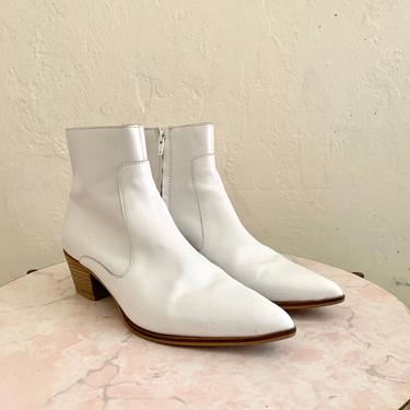 vintage leather winter white boots //  size 39 ankle booties 