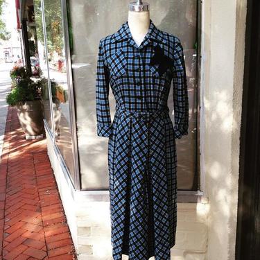 Sweetest blue plaid dress with bow on pocket, 1950s. #1950s #1950sdress #vintageplaid  #ladylumberjack #wearablevintage #pollysuesvintageshop