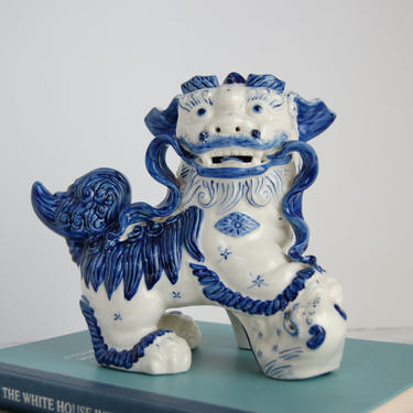 Vintage Chinese blue on white porcelain Foo Dog. 2024