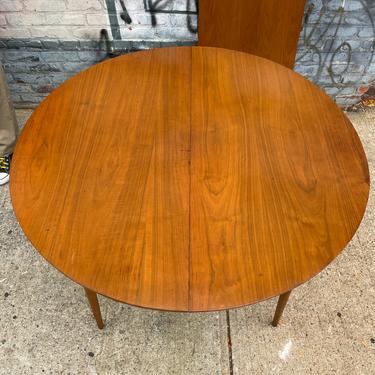 Vintage mid century modern dining dinner table walnut 45&quot; round beautiful has 1x 20”  leaf 