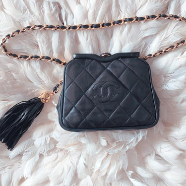 Vintage 90s CHANEL CC Black Quilted Leather Gold Chain FANNY, Moonstone  Vintage
