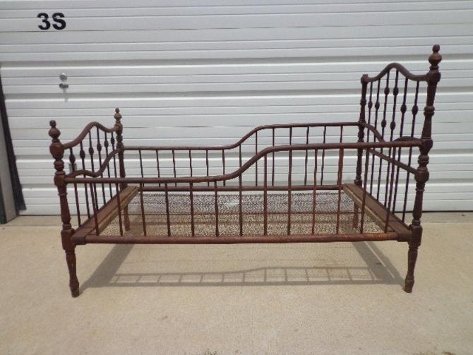 Antique Wood Baby Crib Shabby Chic Daybed Day Bed Settee Loveseat