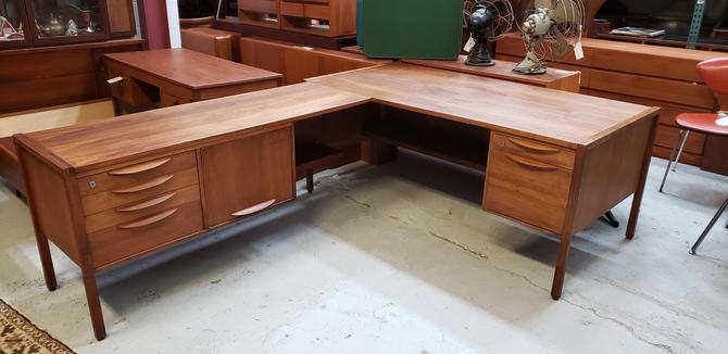 Knoll Mid Century Modern Executive Desk From Vintage Mc Of
