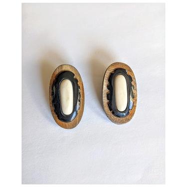 vintage decorated wood earrings (Size: OS)
