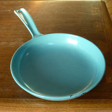 Vintage Prizer Ware Enameled Cast Iron Skillet in Robins Egg Blue or Turquoise - Mid Century Cookware - Vintage Kitchen - Vintage Enamelware 