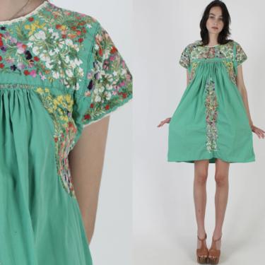Green Oaxacan Mini Dress With Pockets / 1970s Cotton Mexican Hand Embroidered Dress / Bright Floral Quincenera Fiesta Short Dress 