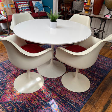 Original Vintage Saarinen Tulip Table & 4 Swivel Chairs for KNOLL