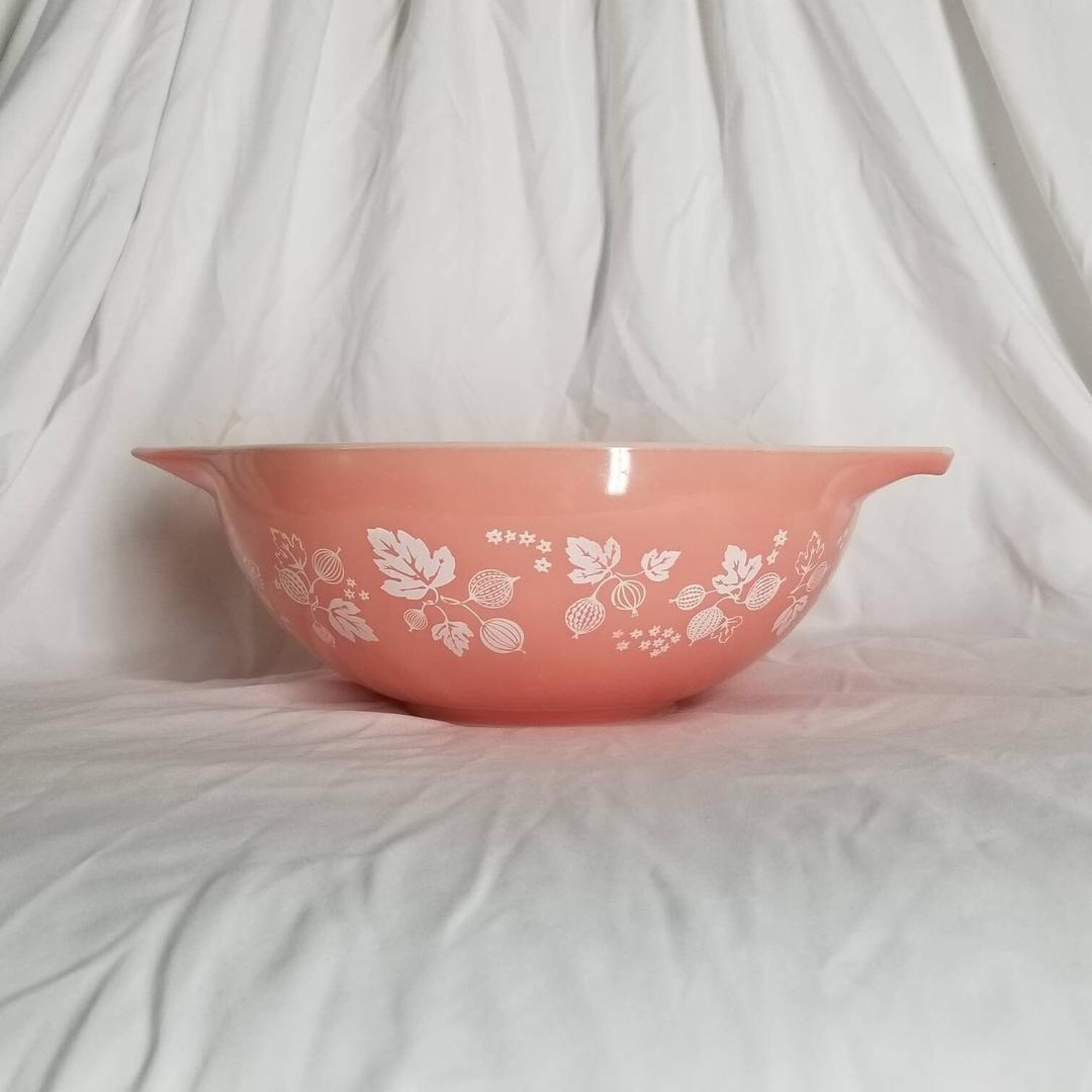 VINTAGE PYREX GLASS 4QT PINK MIXING BOWL GOOSEBERRY DESIGN MIXING BOWL #444