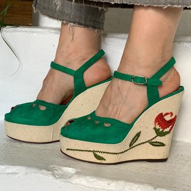 1970s Green Suede Platforms Embroidered Roses Made In Italy Size 6 36 