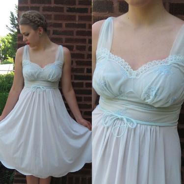 Vintage 1950s online nightgown