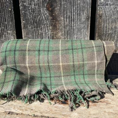 Wool Plaid Blanket -- Vintage Wool Plaid Blanket -- Plaid Blanket -- 1940s Plaid Blanket -- Wool Picnic Blanket -- Plaid Throw -- Wool Throw 