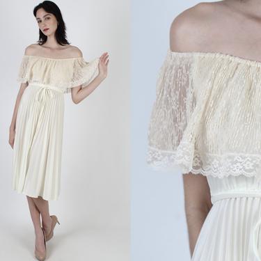 Sheer Lace Capelet Bodice Dress / Vintage 70s Plain Ivory Off Shoulder Party Dress / Simple Pleated Skirt Disco Wedding / Solid Color Midi 