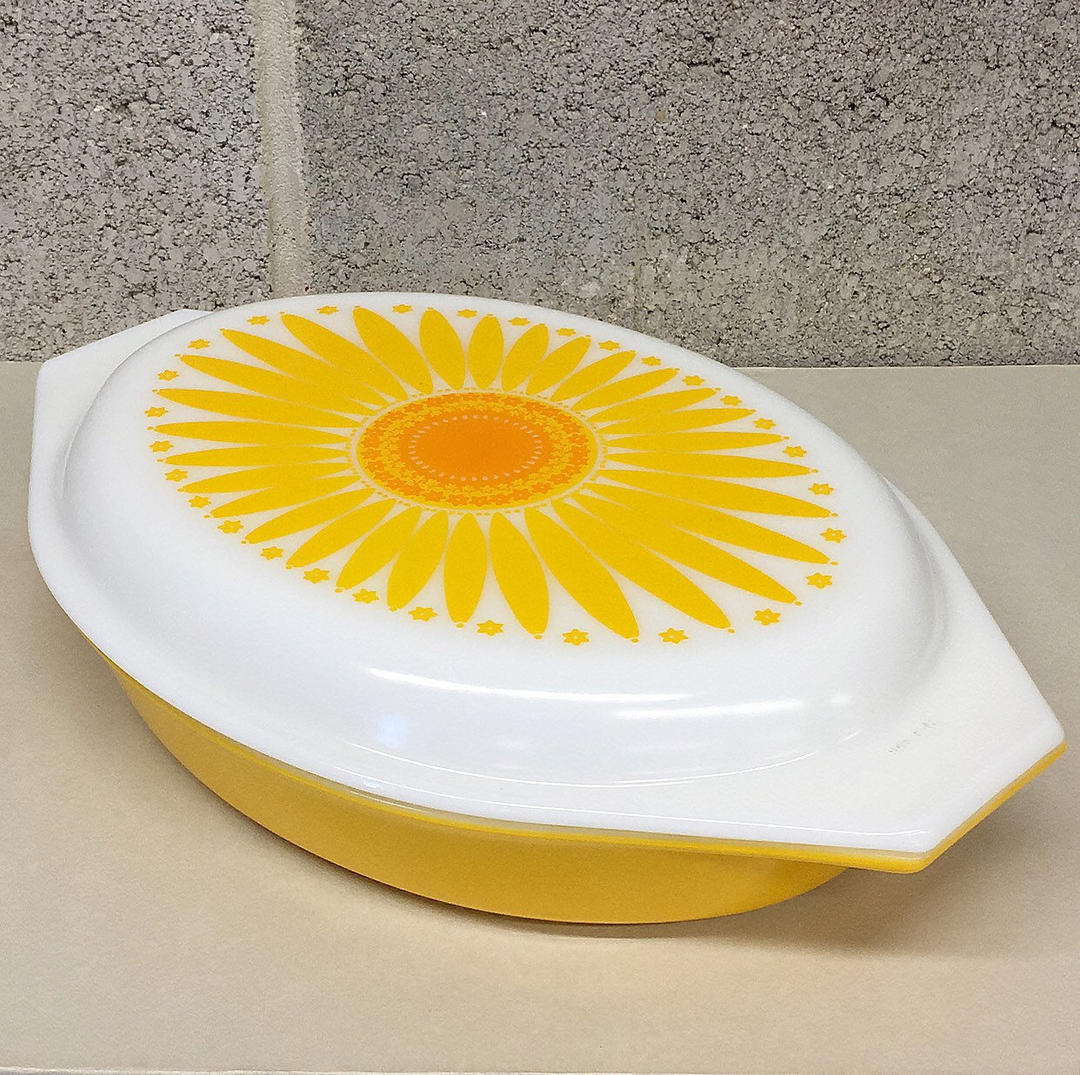 Vintage Pyrex Divided Casserole Yellow 1 1/2 Qt. Ovenware Dish No