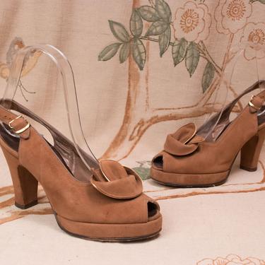 1940s Shoes - 6 N US - Fantastic DeLiso Debs Tan Suede Peeptoe Pumps with Slingback and Gold Accented Vamp Detail 