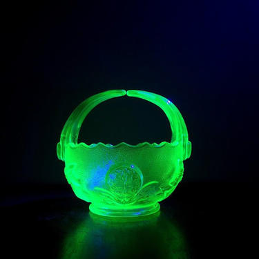 Vintage Imperial Lenox Glass Green Carnival Uranium Glass Basket Candy Bowl 