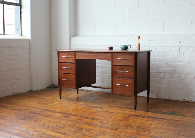 Restored Lane Acclaim Kneehole Desk By Nijifurnishing From Niji