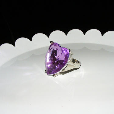 Large Purple Faceted Acyrlic Jeweled ring in size 6 
