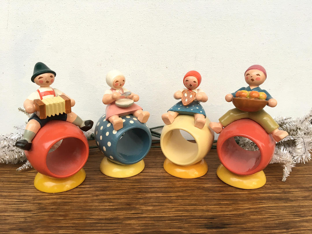 Vintage Erzgebirge Napkin Rings Set Of 4, German Wood Napkin Holders