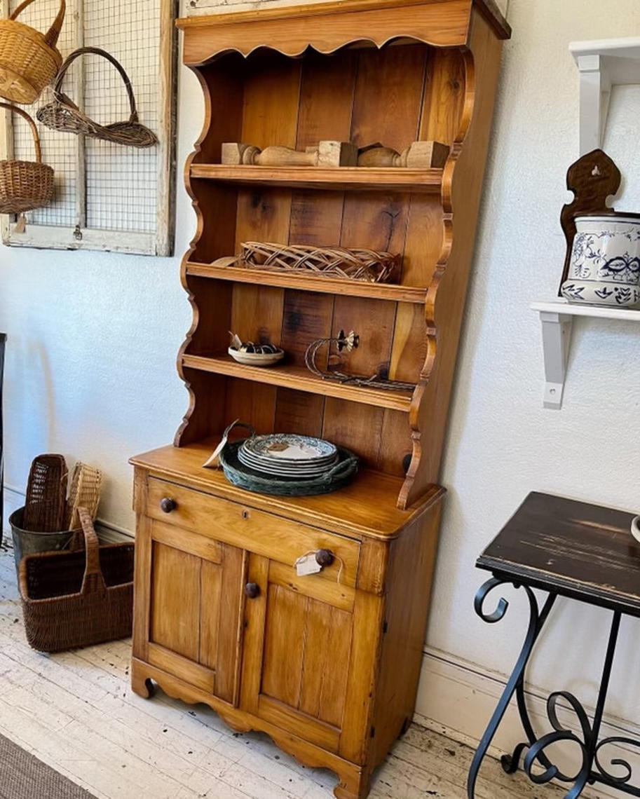 Petite Hutch Lucketts Store Leesburg, VA